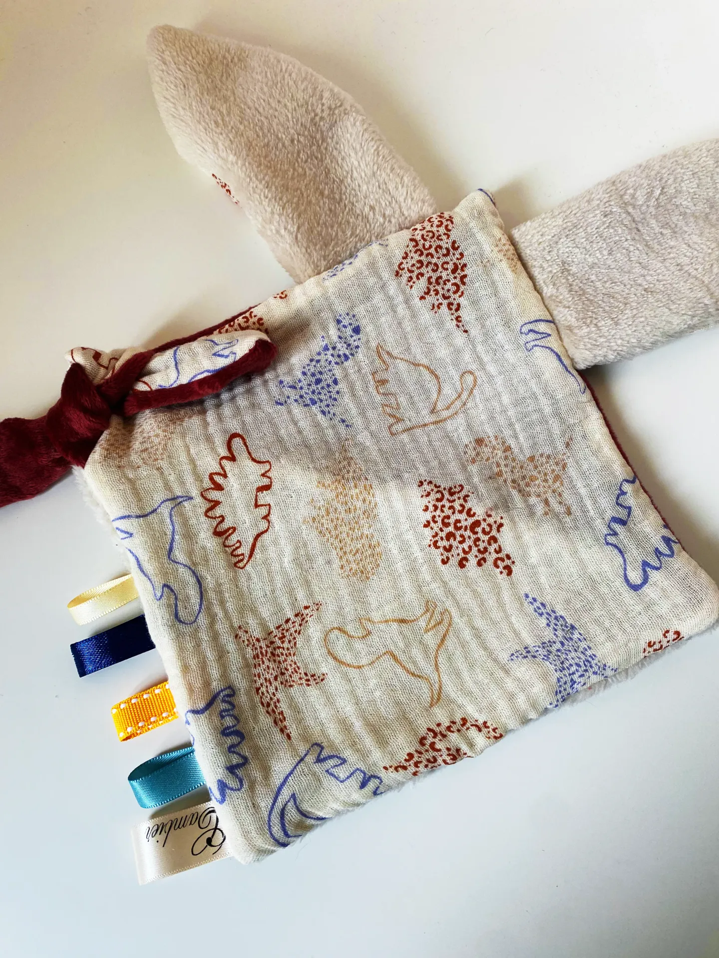 Doudou d'éveil Dinos